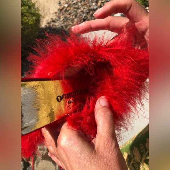 Oomphies Vintage Satin Feather Red Heels Sz 7 1/2 Narrow - Picture 3 of 3